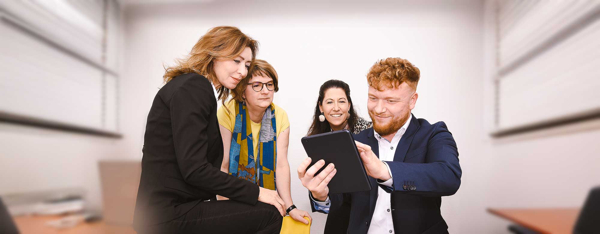 BBT-Aktuelles Team liest Newsletter